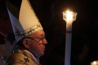 /data/news/13416/file/realname/images/popefranciseastervigil.jpg