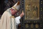 Proclaim Christ the king of mercy, pope says at end of Holy Year