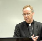 Bishop Thompson discusses courage with Coraggio group