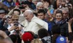 True believers serve others, pope says at audience