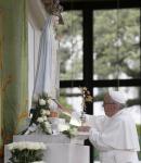A tender gaze: Fatima trip shows pope's respect for pilgrims' faith